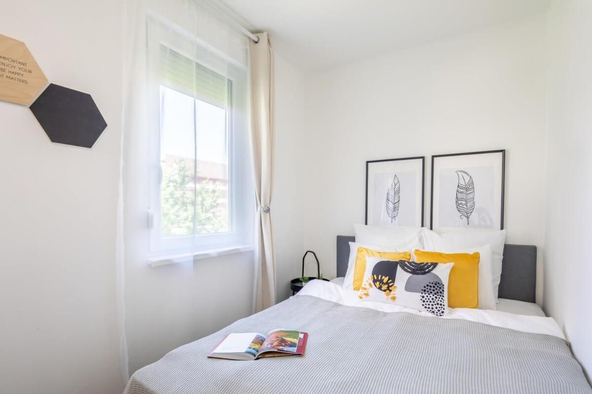 Sunny Balcony - Cute And Cozy Appartement Boedapest Buitenkant foto