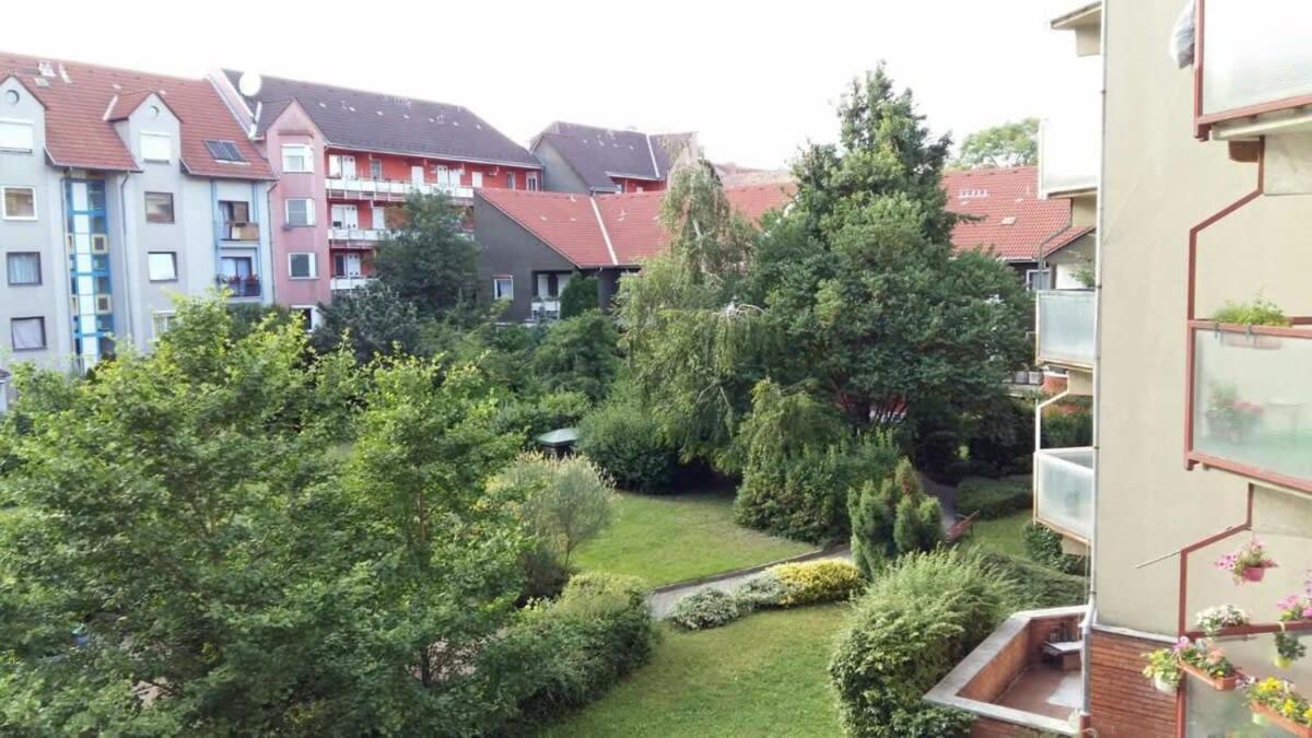 Sunny Balcony - Cute And Cozy Appartement Boedapest Buitenkant foto