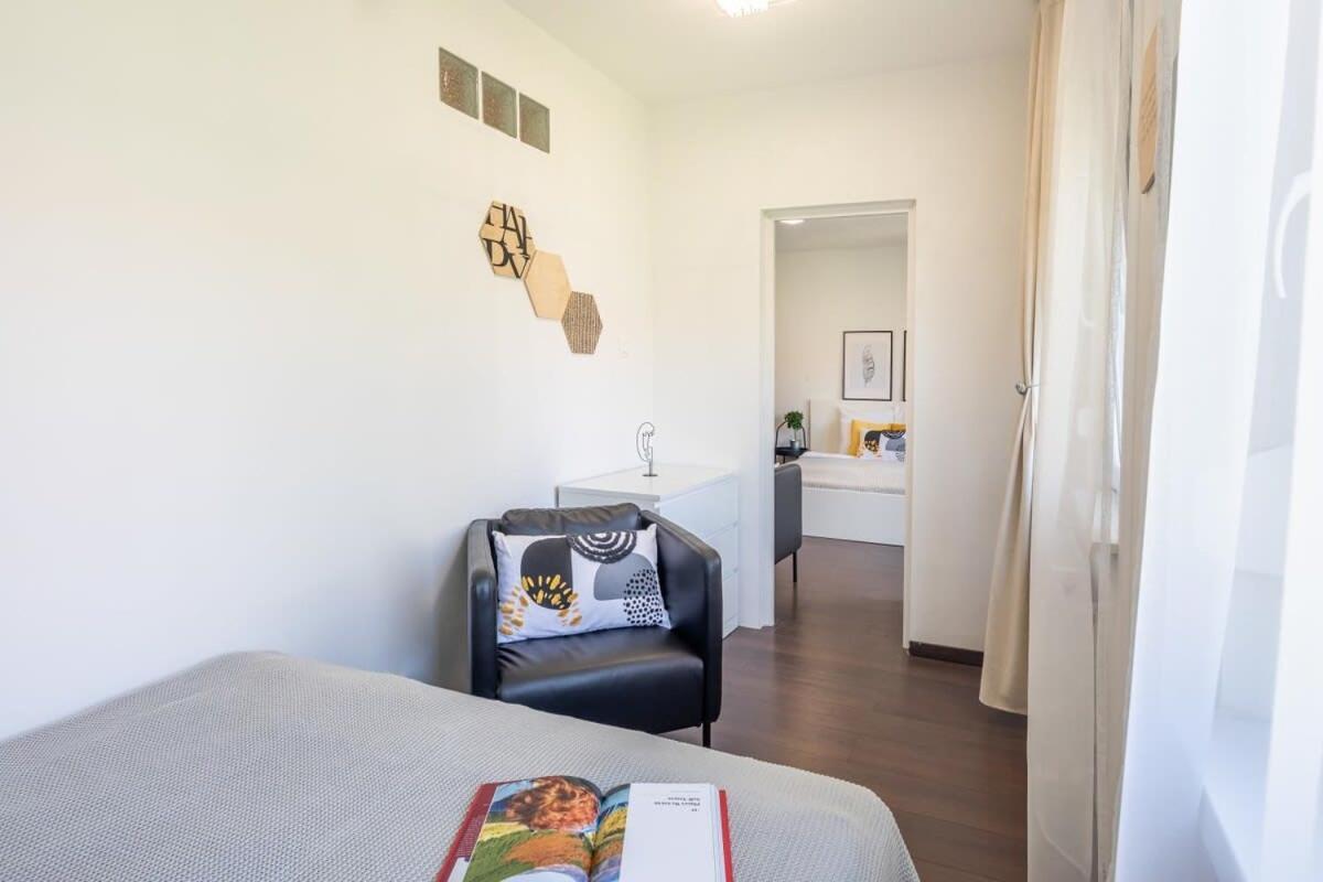 Sunny Balcony - Cute And Cozy Appartement Boedapest Buitenkant foto