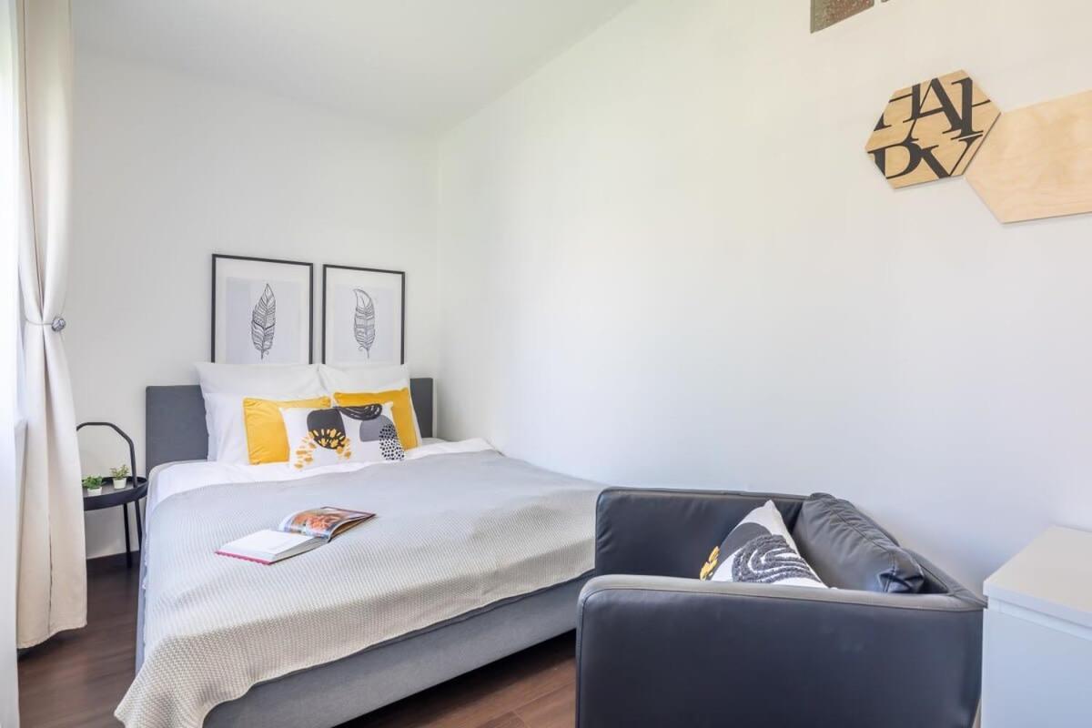 Sunny Balcony - Cute And Cozy Appartement Boedapest Buitenkant foto