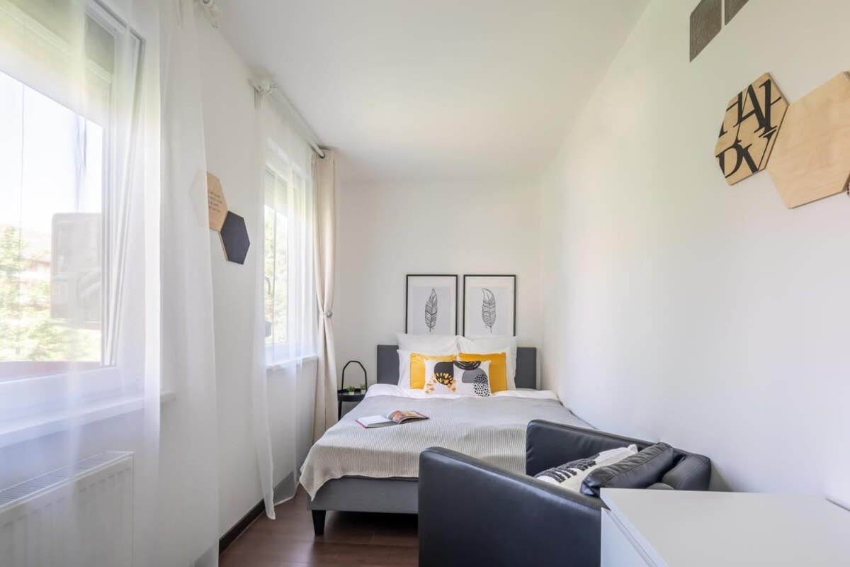 Sunny Balcony - Cute And Cozy Appartement Boedapest Buitenkant foto