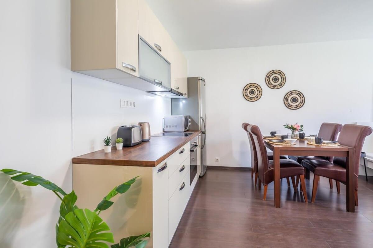 Sunny Balcony - Cute And Cozy Appartement Boedapest Buitenkant foto