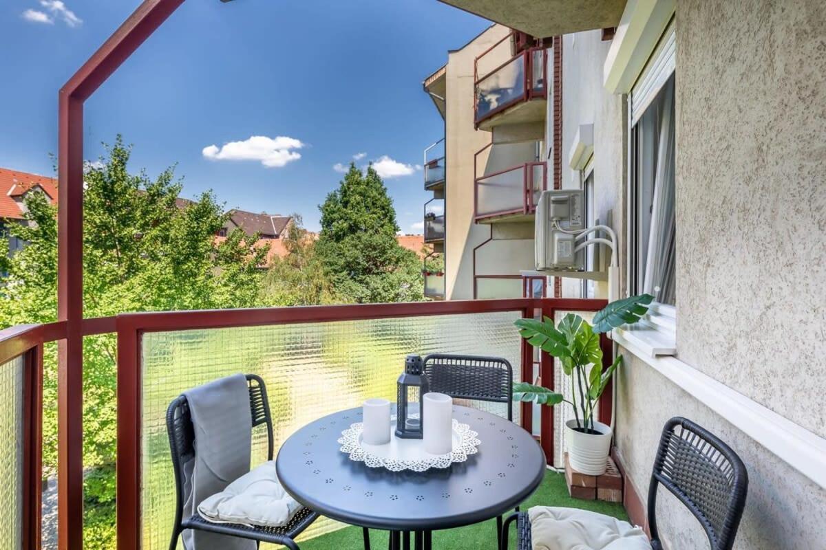 Sunny Balcony - Cute And Cozy Appartement Boedapest Buitenkant foto
