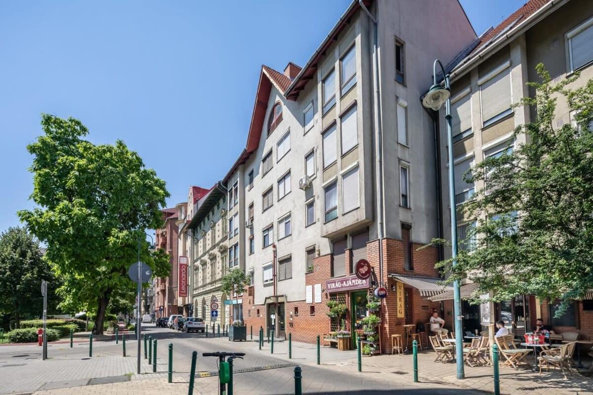 Sunny Balcony - Cute And Cozy Appartement Boedapest Buitenkant foto